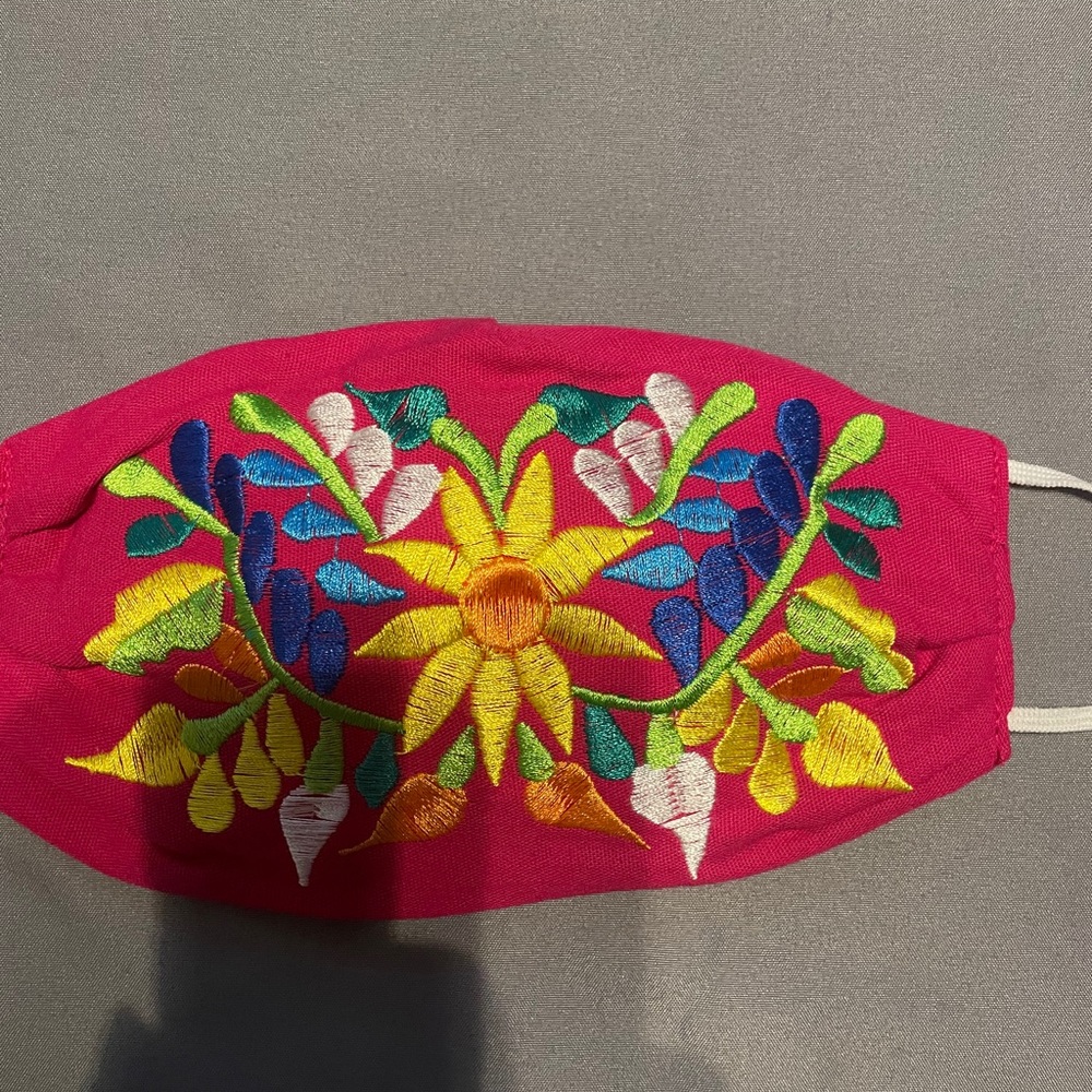 Embroidered face mask - Picture 12 of 12